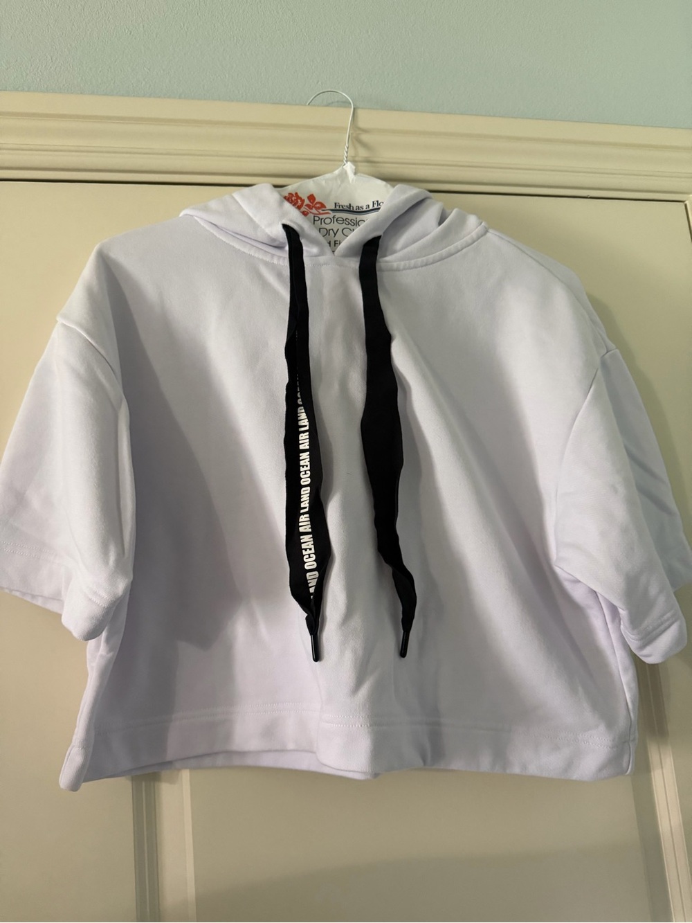 ALO Yoga White Cropped Hoodie with Black Drawstrings